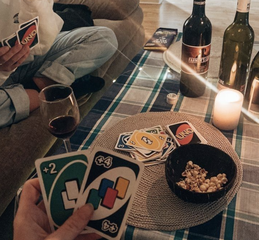 Cita jugando juegos de mesa